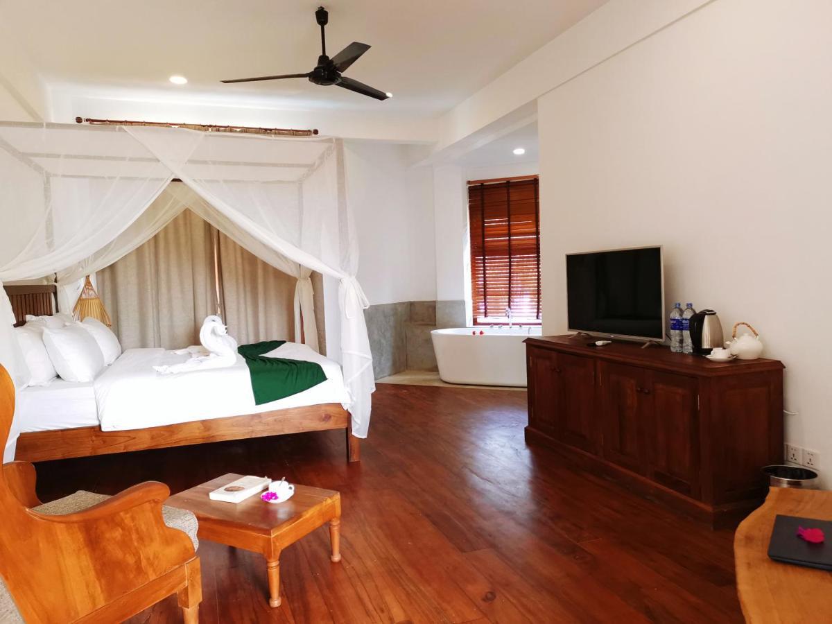 Cardamon Hotel Nilaveli Esterno foto