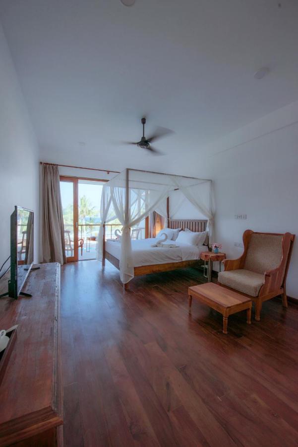 Cardamon Hotel Nilaveli Esterno foto